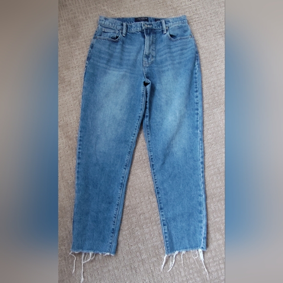 Lucky Brand Light High Rise Mom Jean Drew - Picture 1 of 6